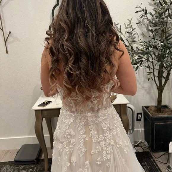 Wedding dress size 6 for sale! Asking $1,100 OBO